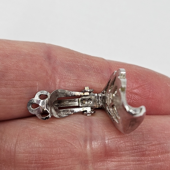 Vintage Silver Tone Leaf Earrings Clip Textured - Picture 8 of 8